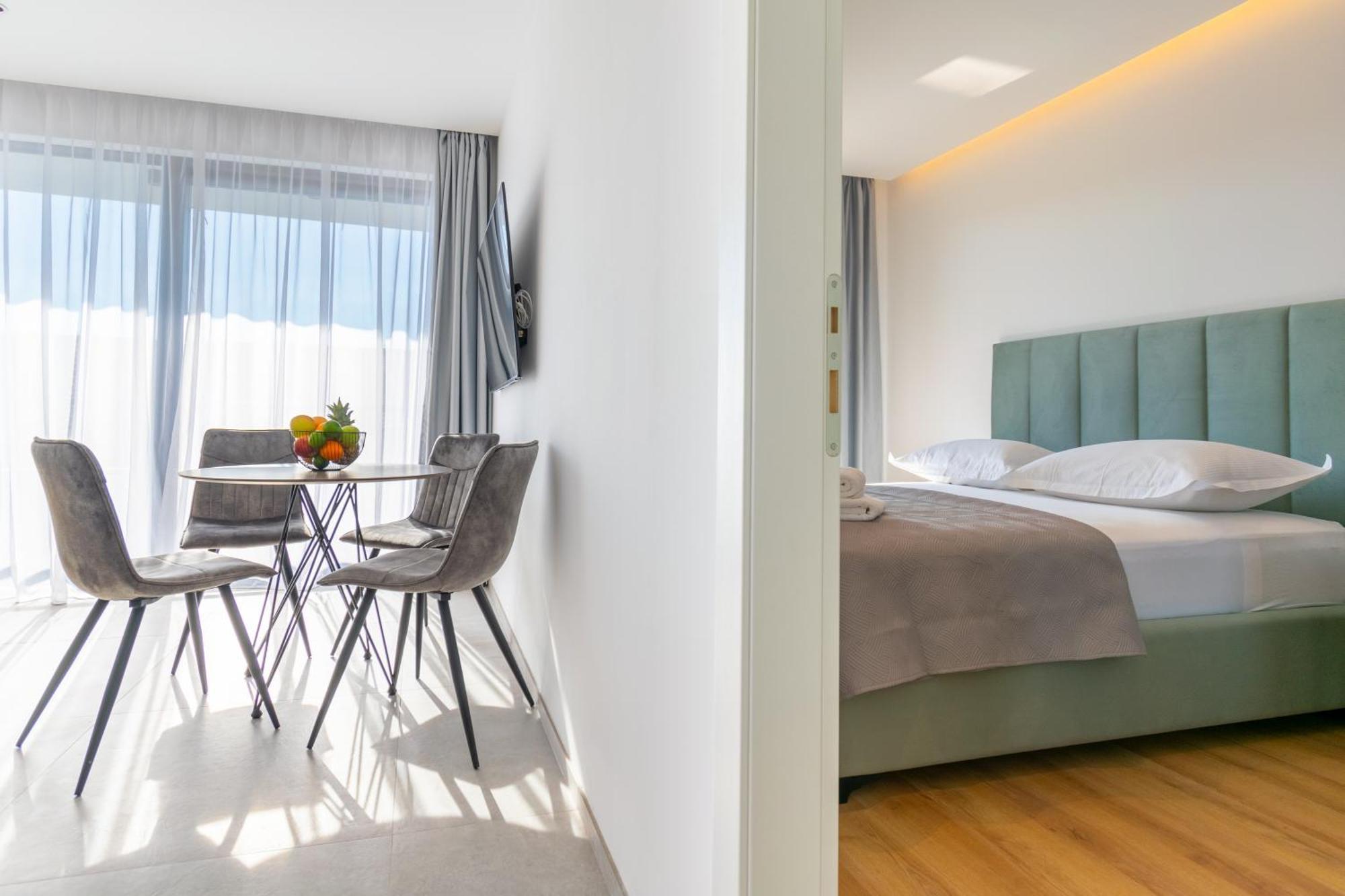 Apartmani Pino Baška Voda المظهر الخارجي الصورة