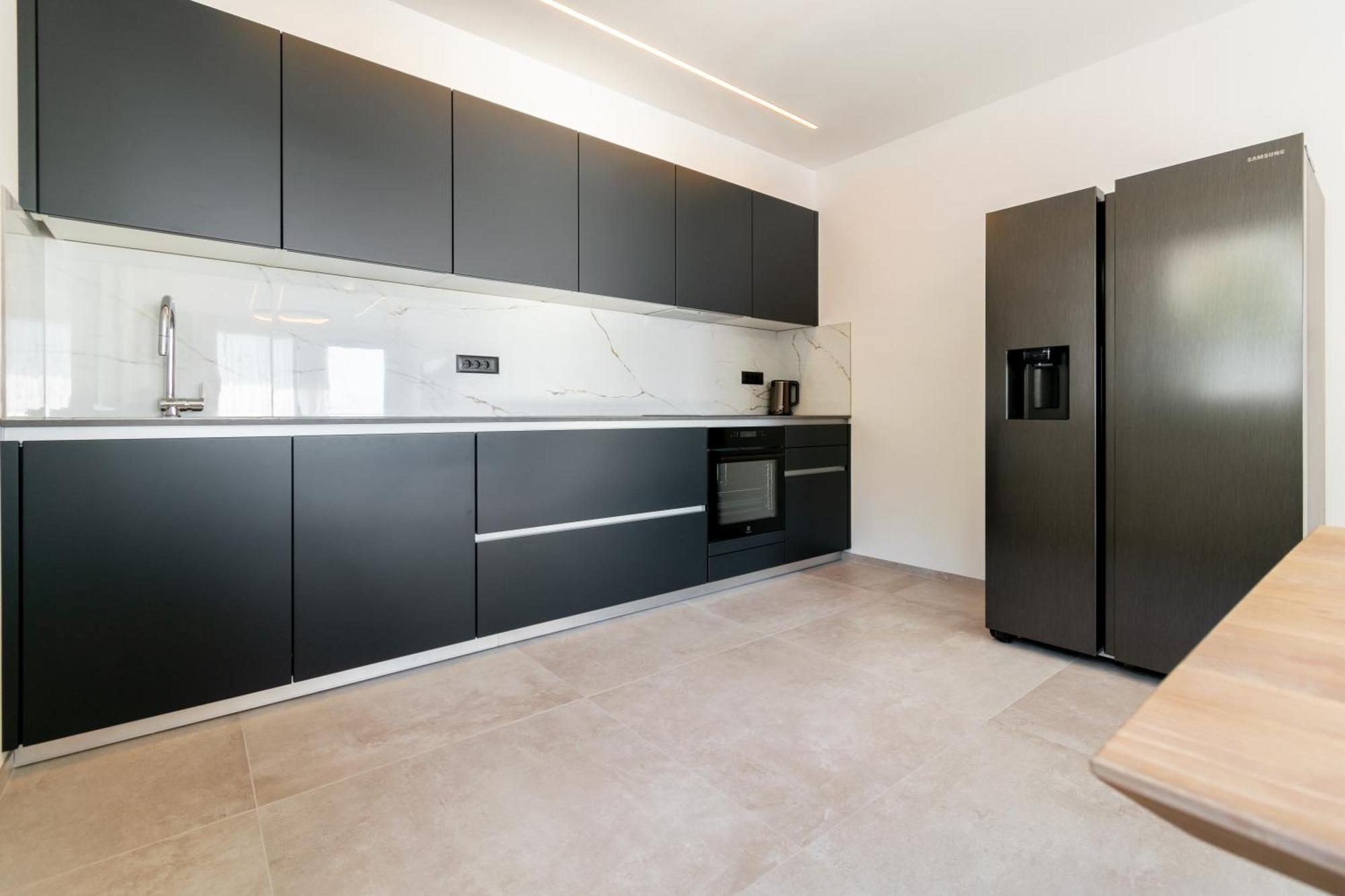 Apartmani Pino Baška Voda المظهر الخارجي الصورة